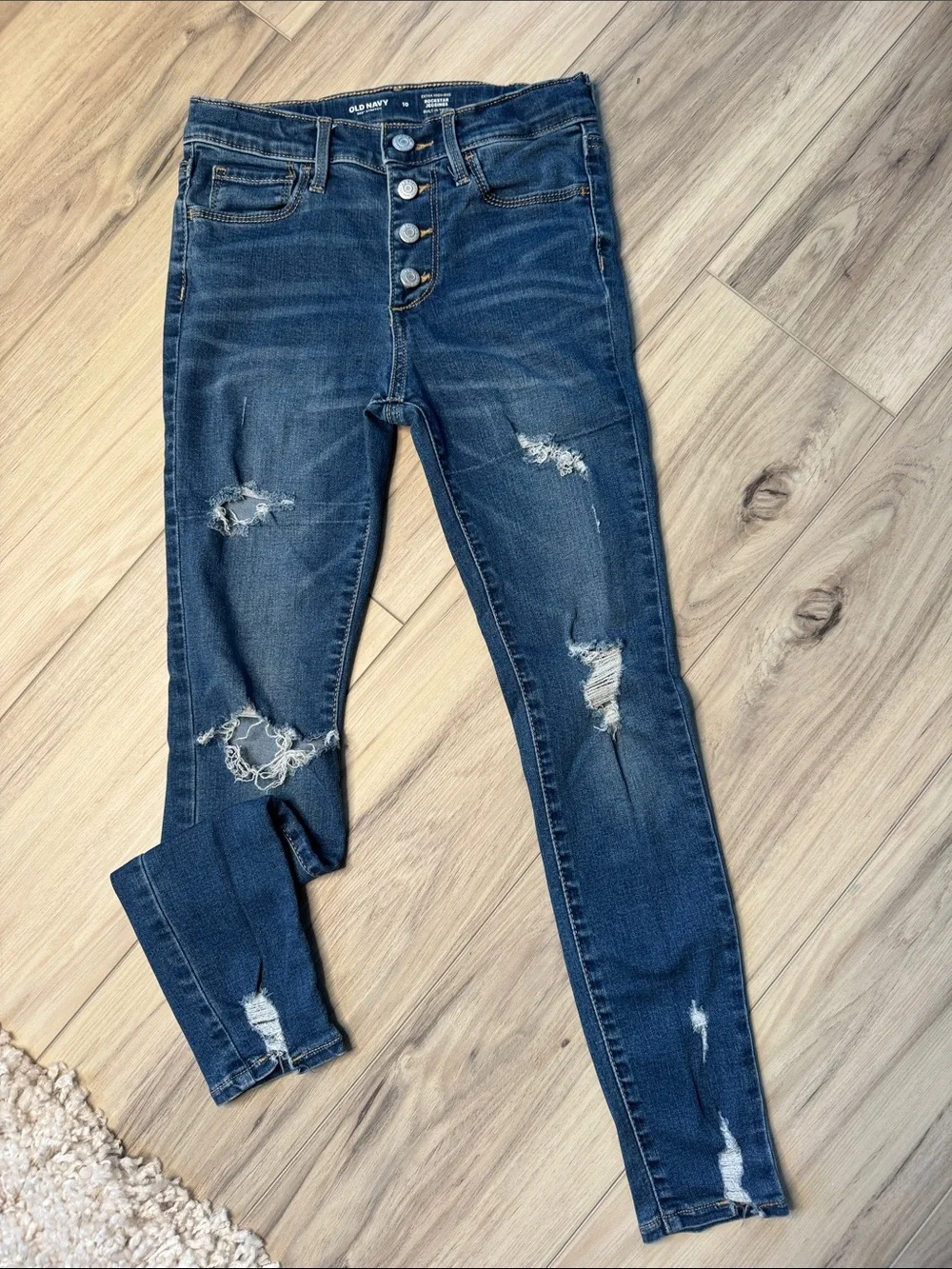 Distressed jeggings